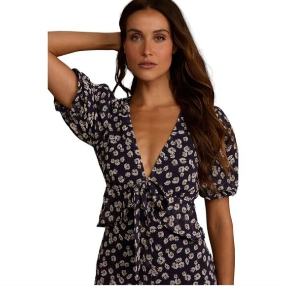 Lulus NWT Anything Lovlier Floral Print Tiered Midi Dress Navy Daisy Size L - Picture 6 of 12